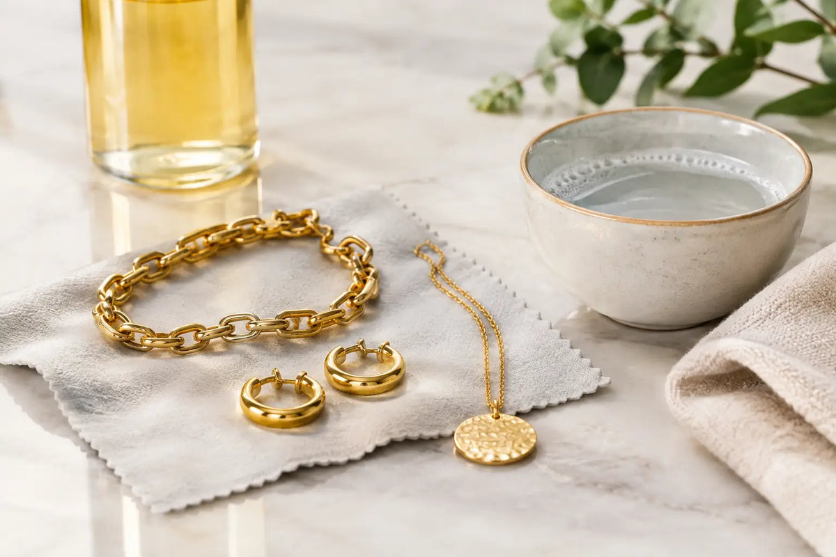 Goldvermeil Pflege: So bleibt Schmuck schön