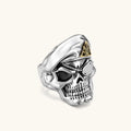 Totenkopf-Ring aus 925er Sterlingsilber mit Barett, goldfarbenem dreieckigem Abzeichen und geschwärzten Augenhöhlen