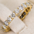 14kt Gelbgoldring mit natürlichen Diamanten und Zertifikat