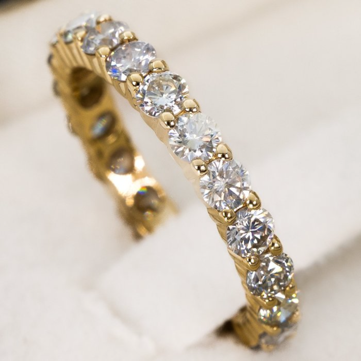 14kt Gelbgoldring mit natürlichen Diamanten und Zertifikat