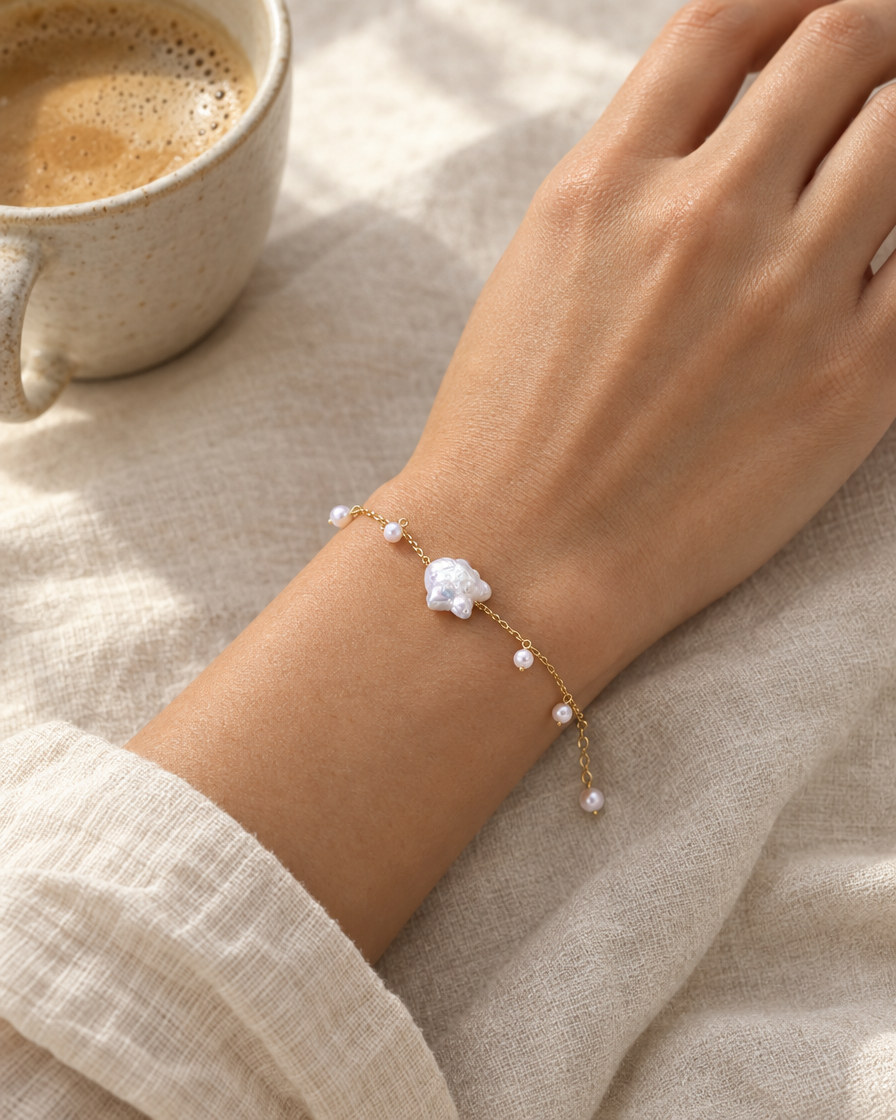 Perlenharmonie-Armband getragen – The Uniquora Shop